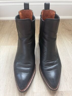COACH Bowery Black Leather Pointed Toe Chelsea Ankle Boots Booties Size 8